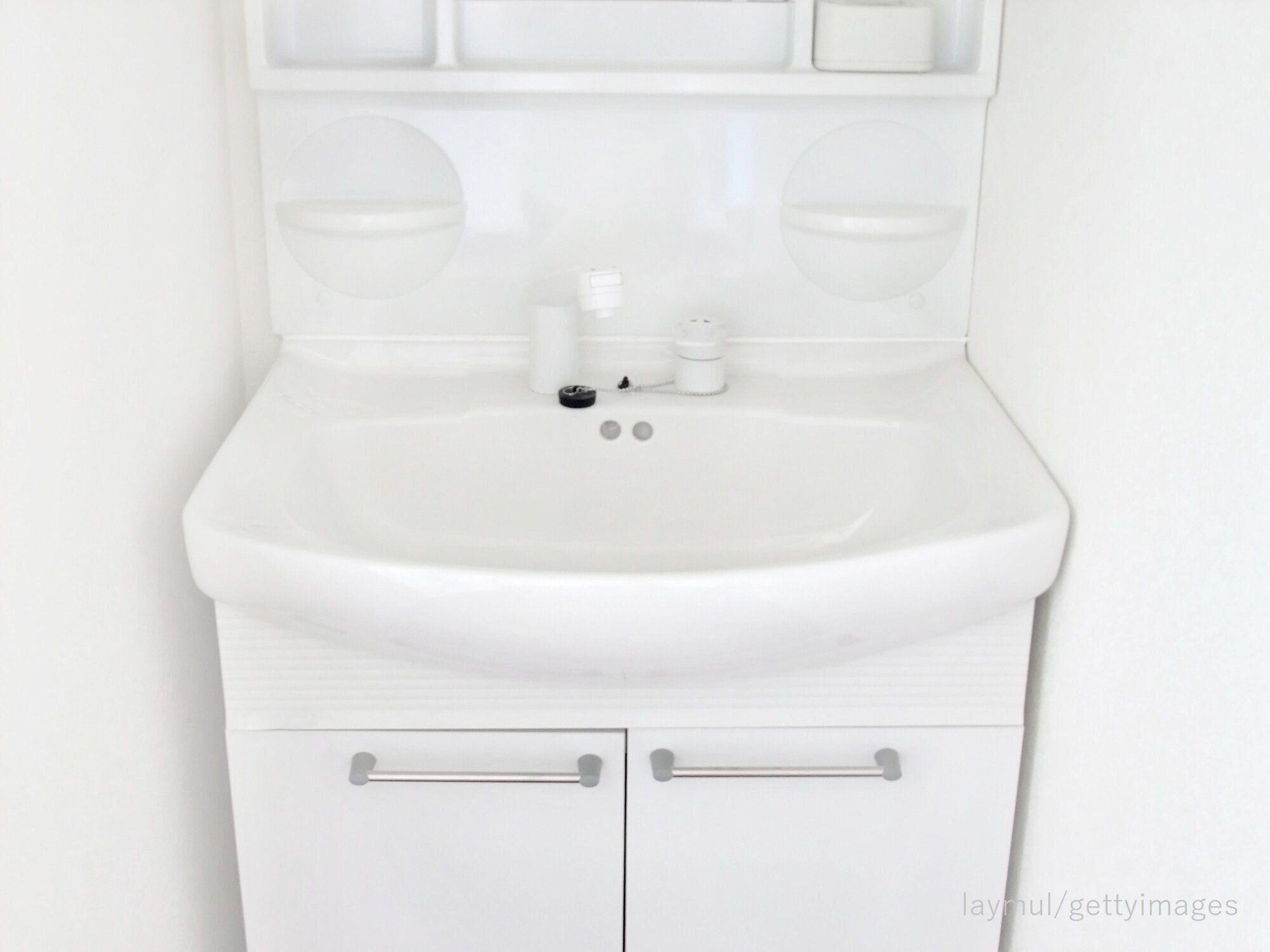 ごちゃつきがちな洗面台まわりでできる3つのスッキリ収納テク