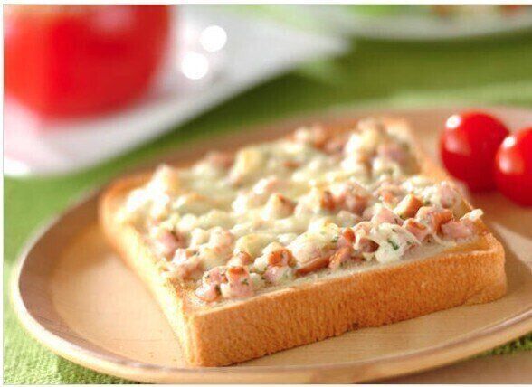 オニオンソーセージトースト