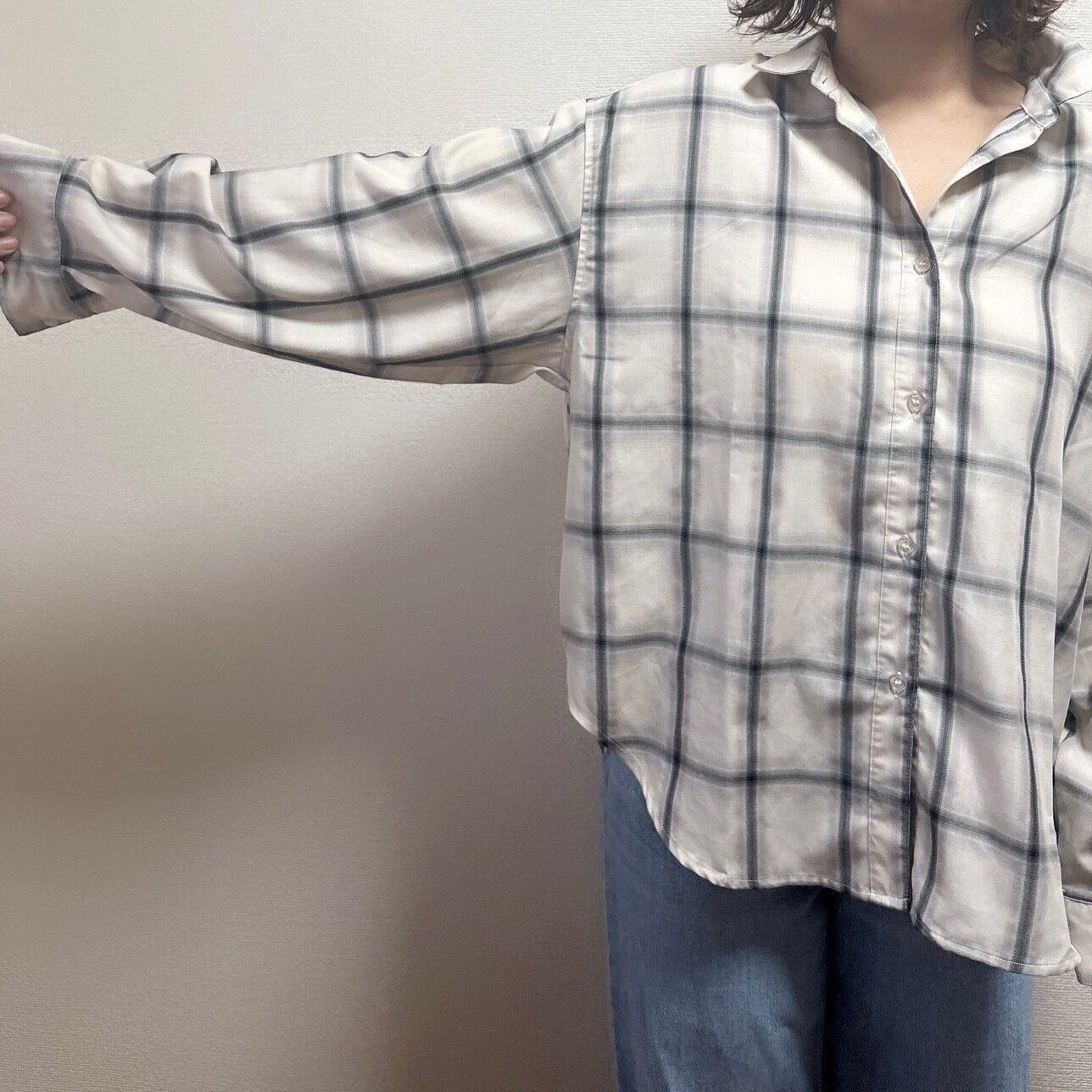 チェックシャツの袖の部分