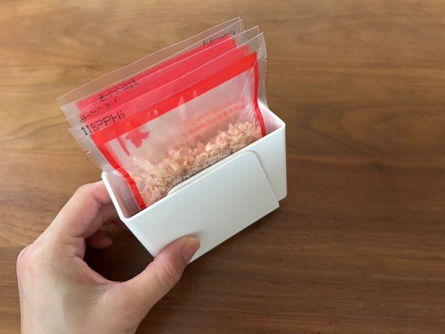 【セリア】伸縮するから使える！仕分けに便利なインナーケース！