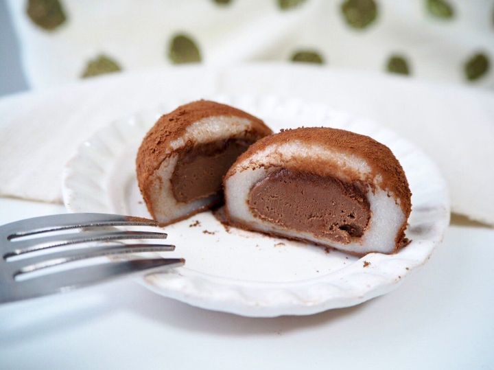 シャトレーゼ「ひとくち生チョコ大福4個入」断面写真