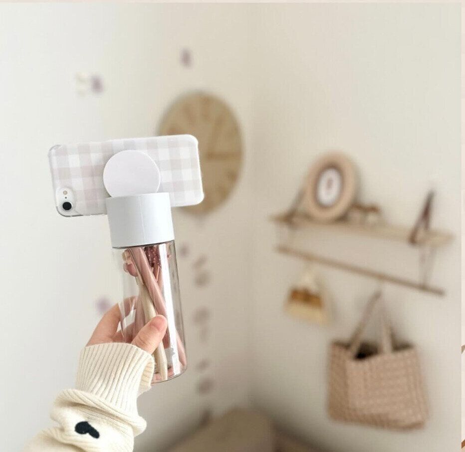 2wayで使えて便利！「スマホが立てられるペンケース」