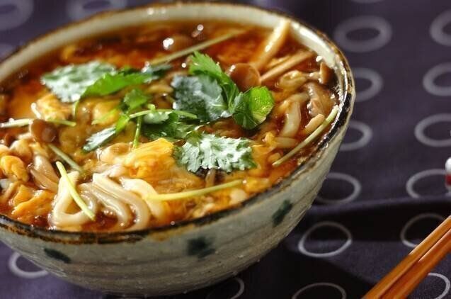 ふんわり卵とキノコのあったかあんかけうどん