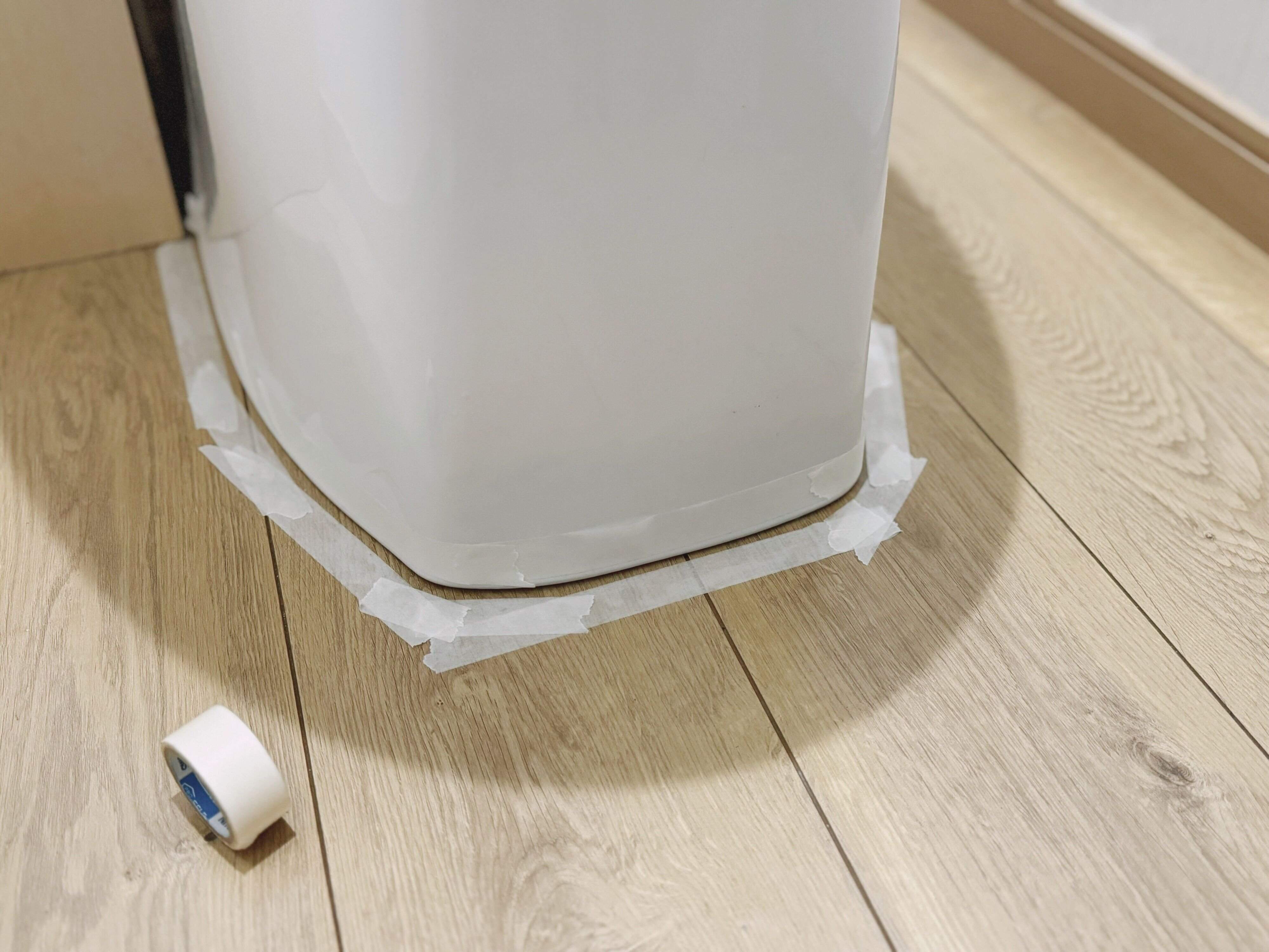 マスキングテープで養生をする