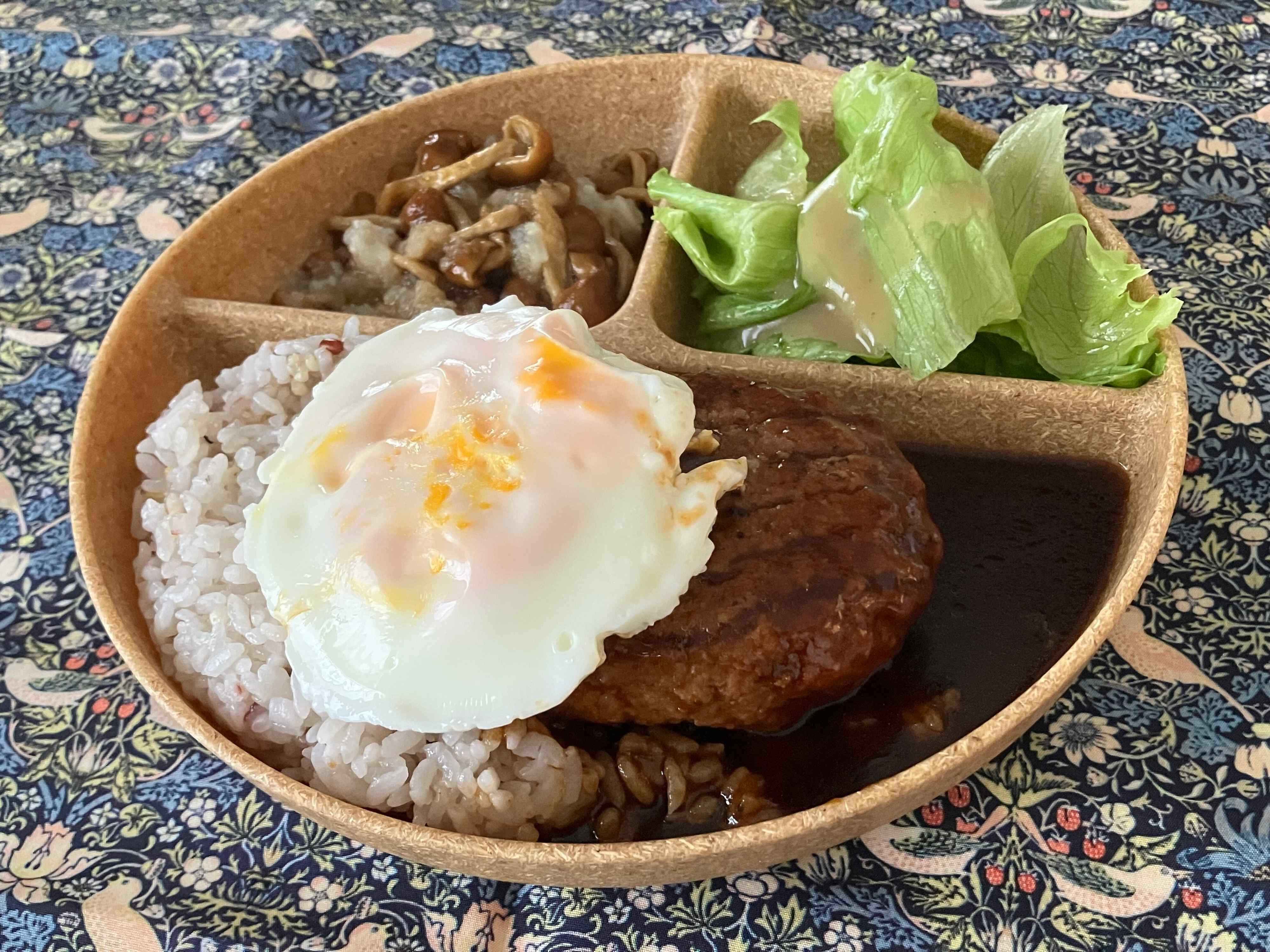 レンジで使える ヤシの端材を使った 仕切り付きプレート