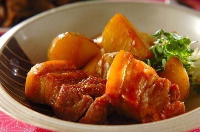 豚バラ肉と新ジャガの煮物