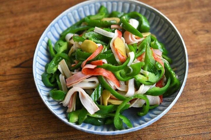 ピーマンとカニカマの生姜炒めのレシピ/作り方