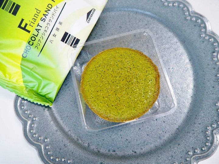 シャトレーゼ「フリアンショコラサンドパイ 八女抹茶」商品写真