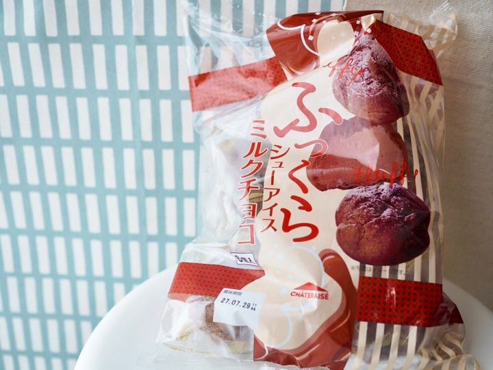 シャトレーゼ「ふっくらシューアイス ミルクチョコ」商品写真