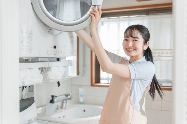 家事に勤しむ女性