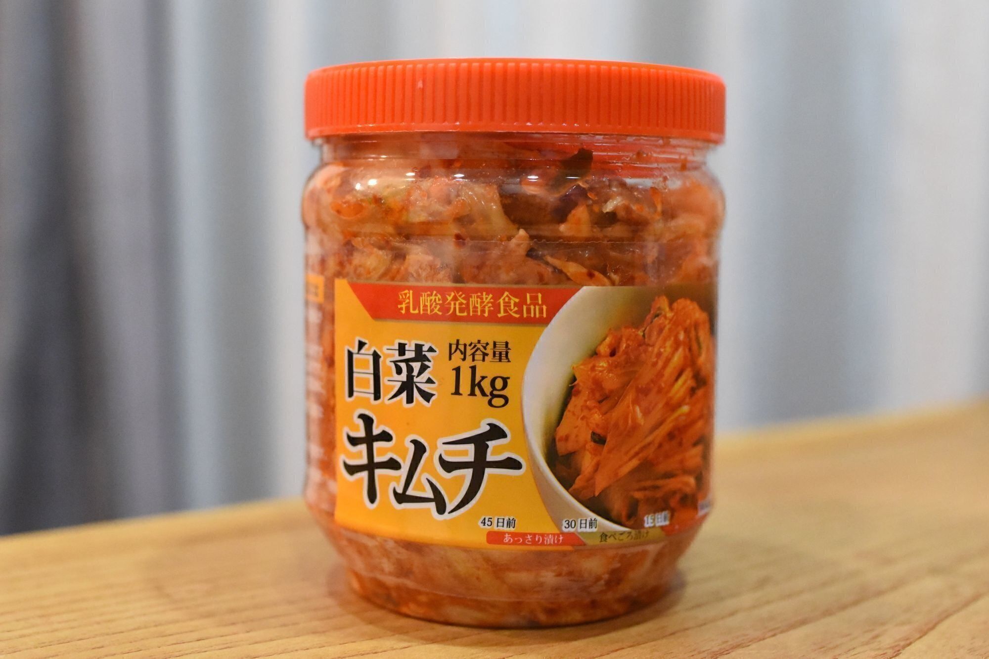 最近は浅漬けタイプの発酵していないキムチも多く売られていますが、業務スーパーのは本格的な乳酸菌発酵食品のキムチ。