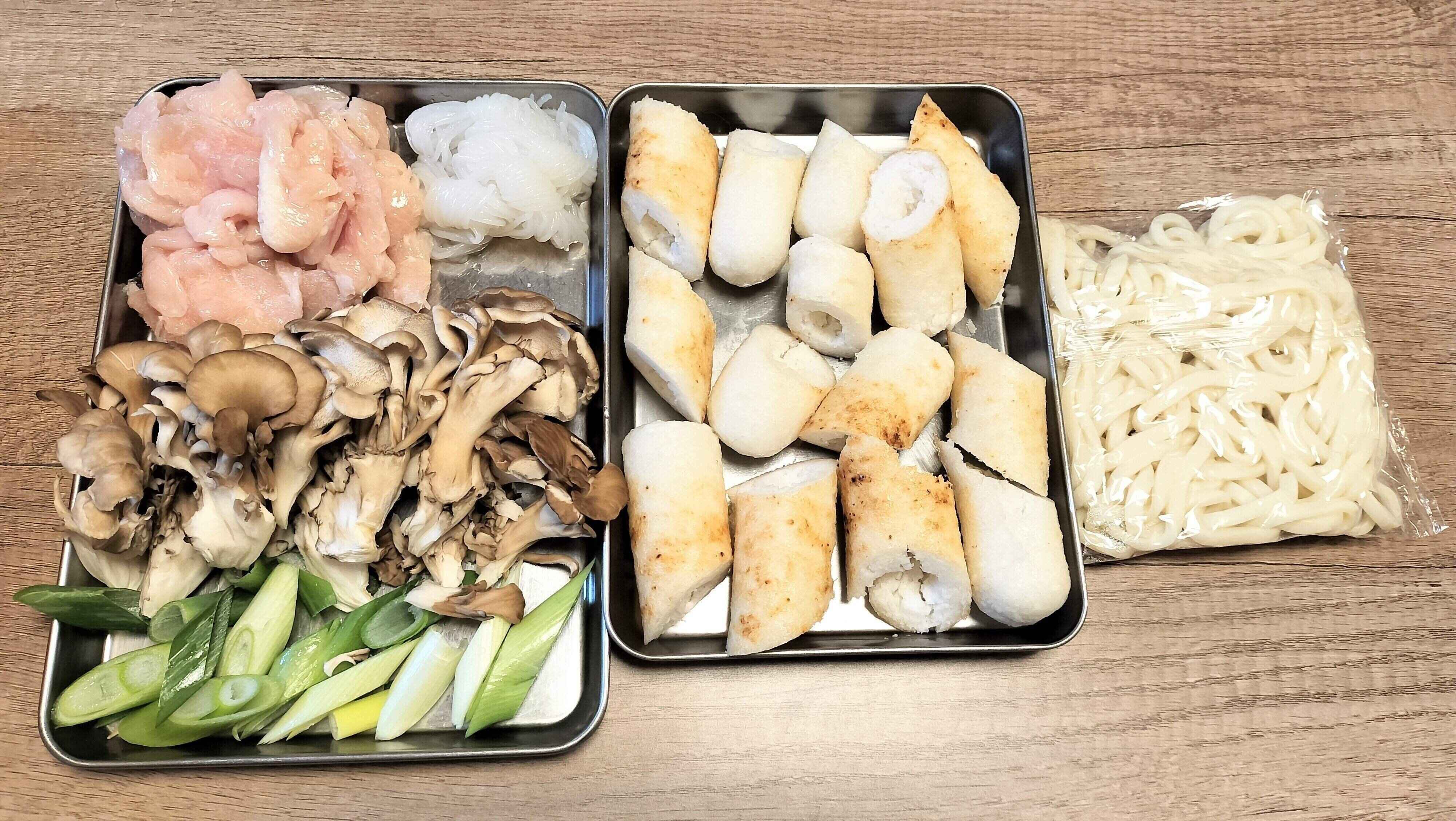 鶏肉、舞茸、ねぎ、きりたんぽ、糸こんにゃく、うどん