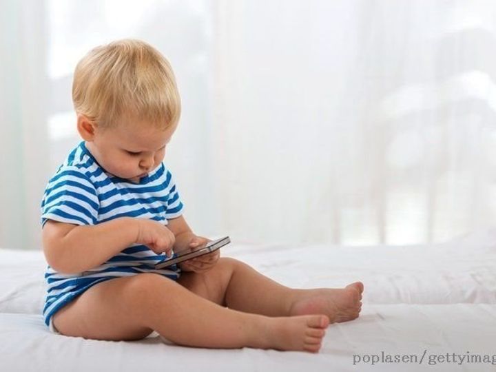 子どもにスマホを見せてしまう自分に罪悪感 このままでいいの サンキュ 子どもにスマホを見せてしまう自分に罪悪感 このままでいいの サンキュ