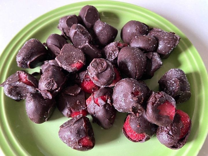 いちごにチョココーティング