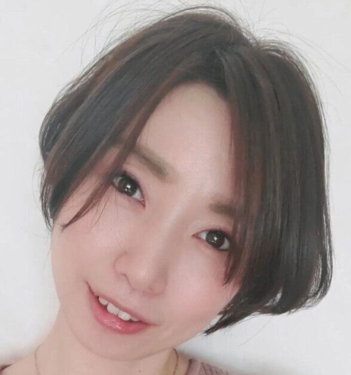 40代丸顔に似合うヘアスタイル。ダイヤシルエットで骨格補正!スタイリング簡単ショート