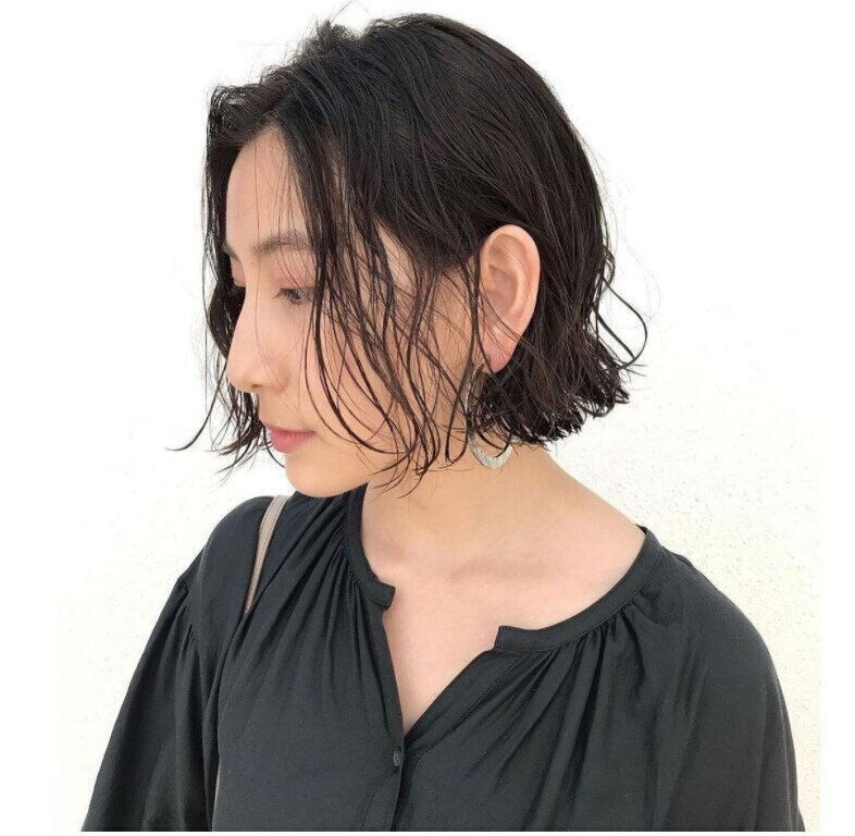 40代女性に似合うボブ。クールにもカジュアルにも決まる！ゆるふわパーマボブ