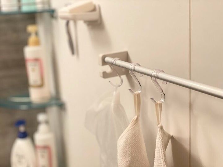 セリア ひっかけ収納のプチストレス解消 透明で目立ちにくいバスフック サンキュ セリア ひっかけ収納のプチストレス解消 透明で目立ちにくいバスフック サンキュ