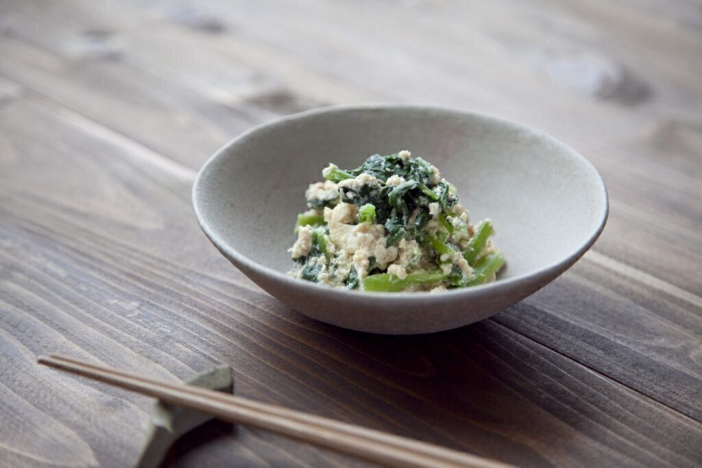 レンジ活用で手軽に。小松菜の白和え