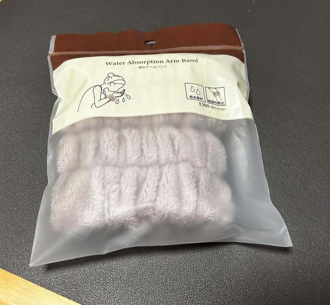 【3COINS】気になるあのお悩みに！「吸水アームバンド」