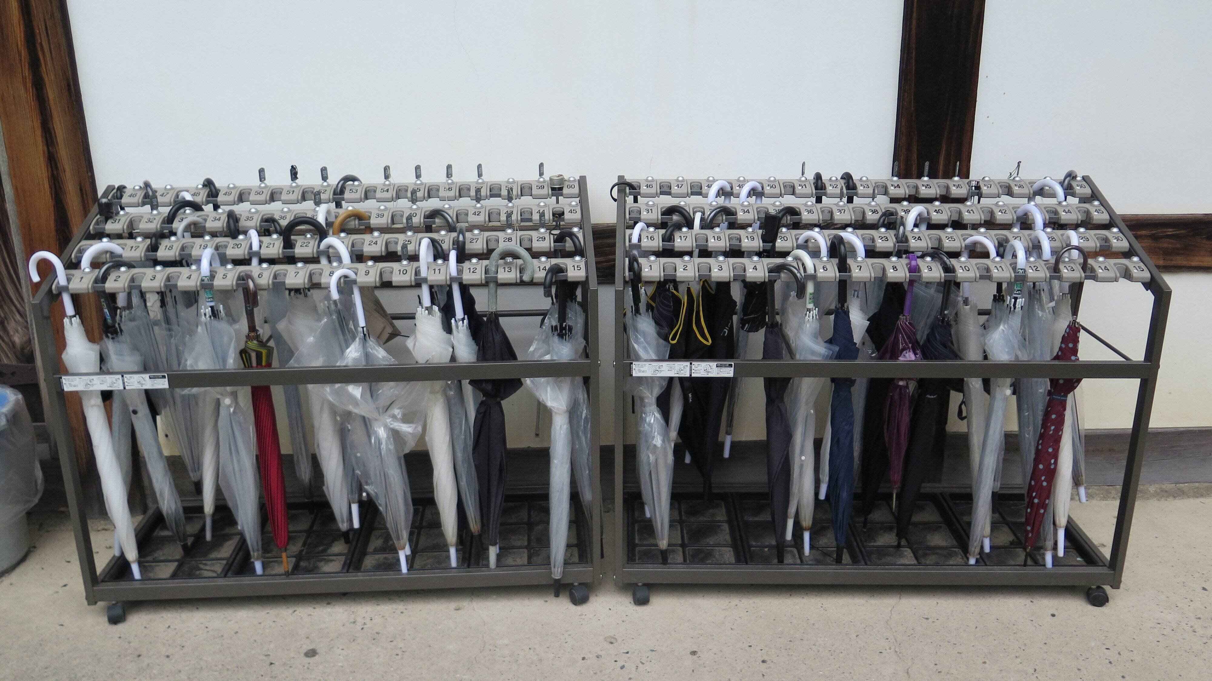 傘の大規模なコレクション