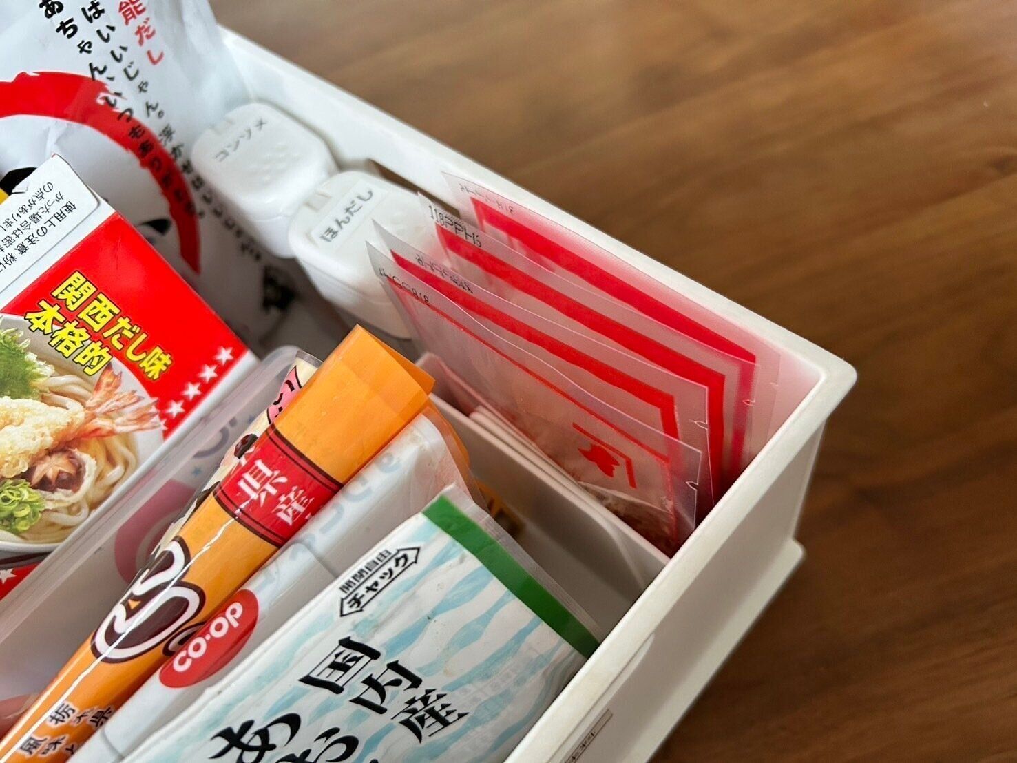 【セリア】伸縮するから使える！仕分けに便利なインナーケース！