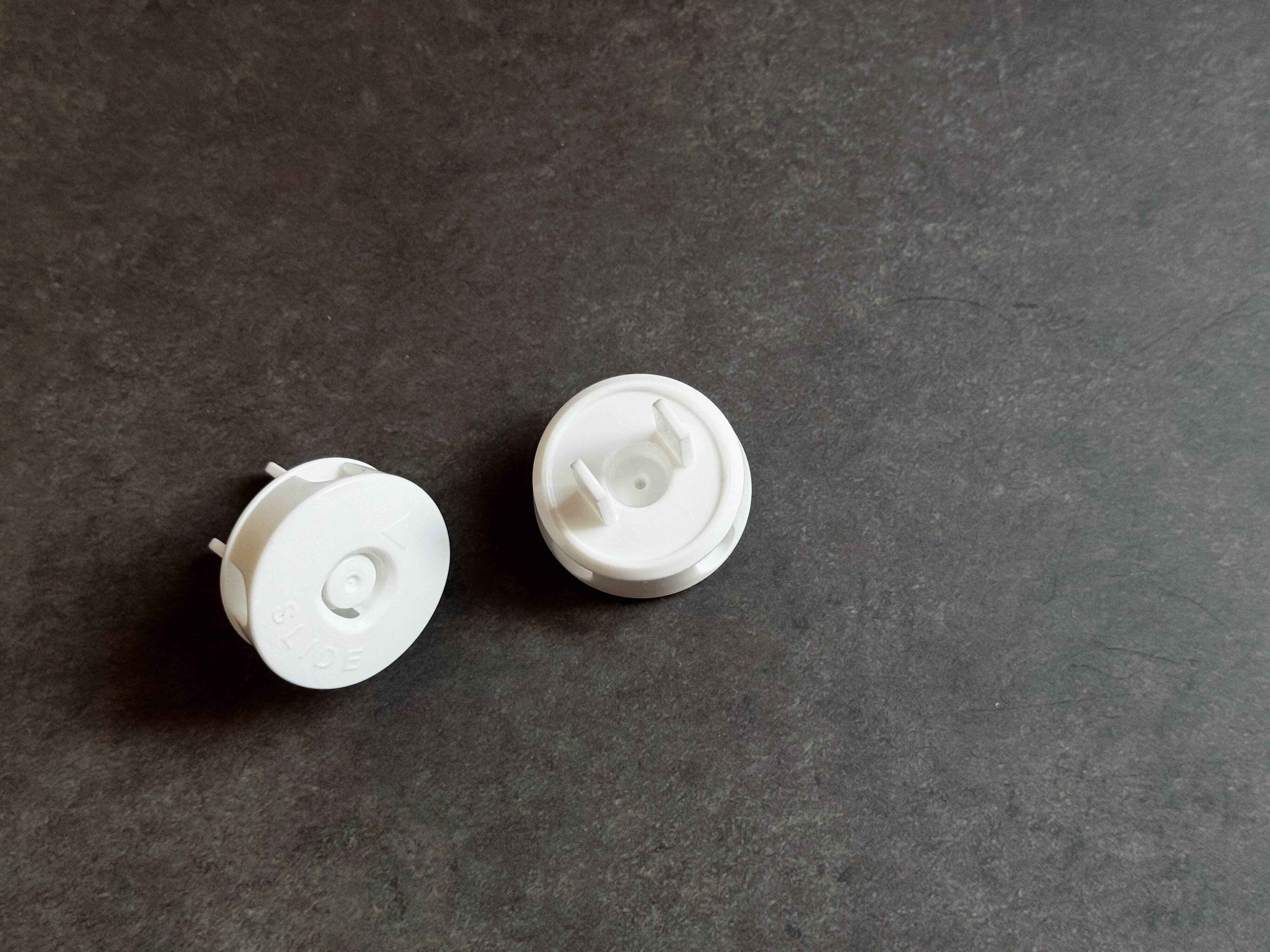 飛ぶように売れてる【ダイソー】「トラッキング火災を防止してくれる」超優秀人気グッズ3選