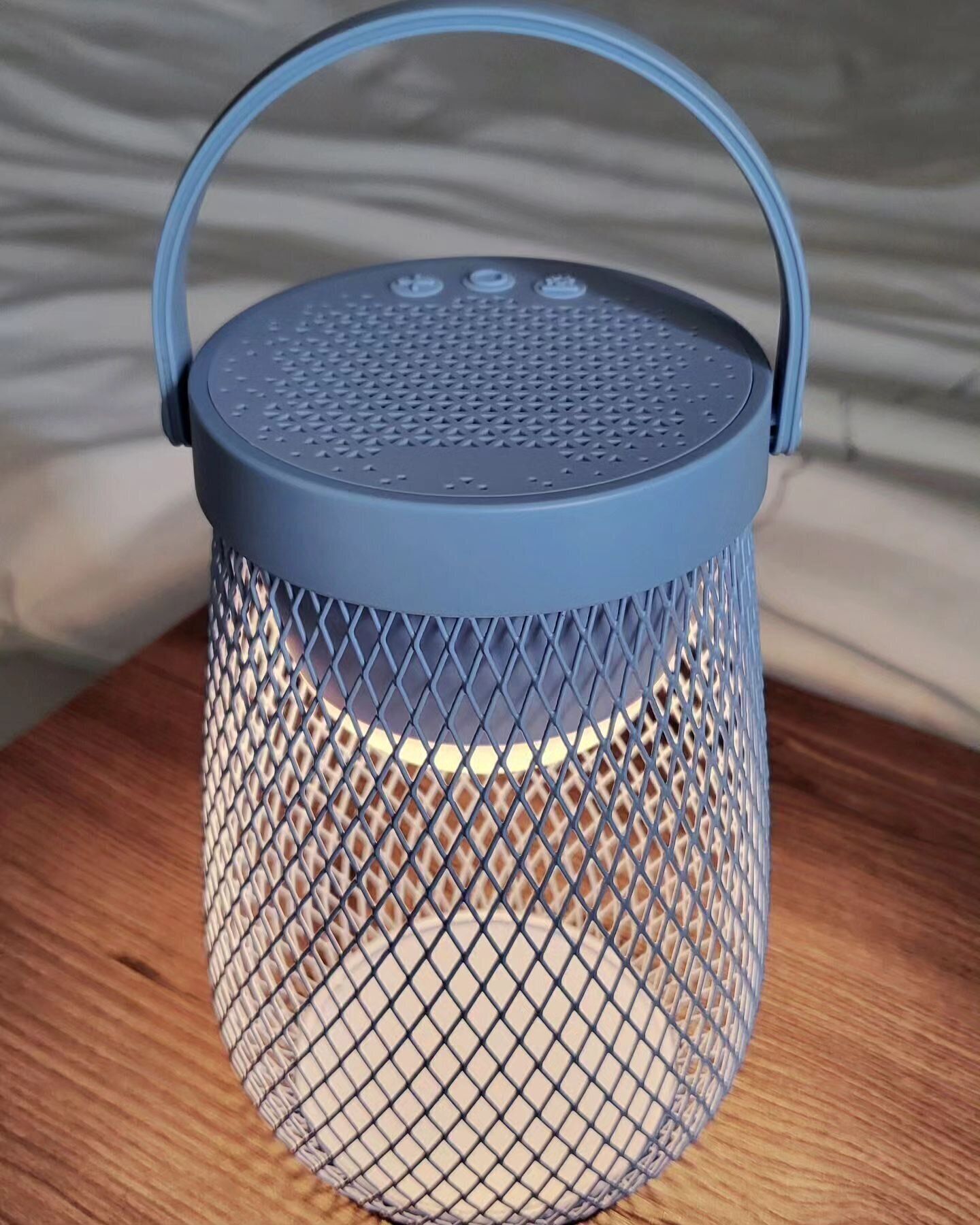 ランタンのようなデザイン！「インテリアライトスピーカー」