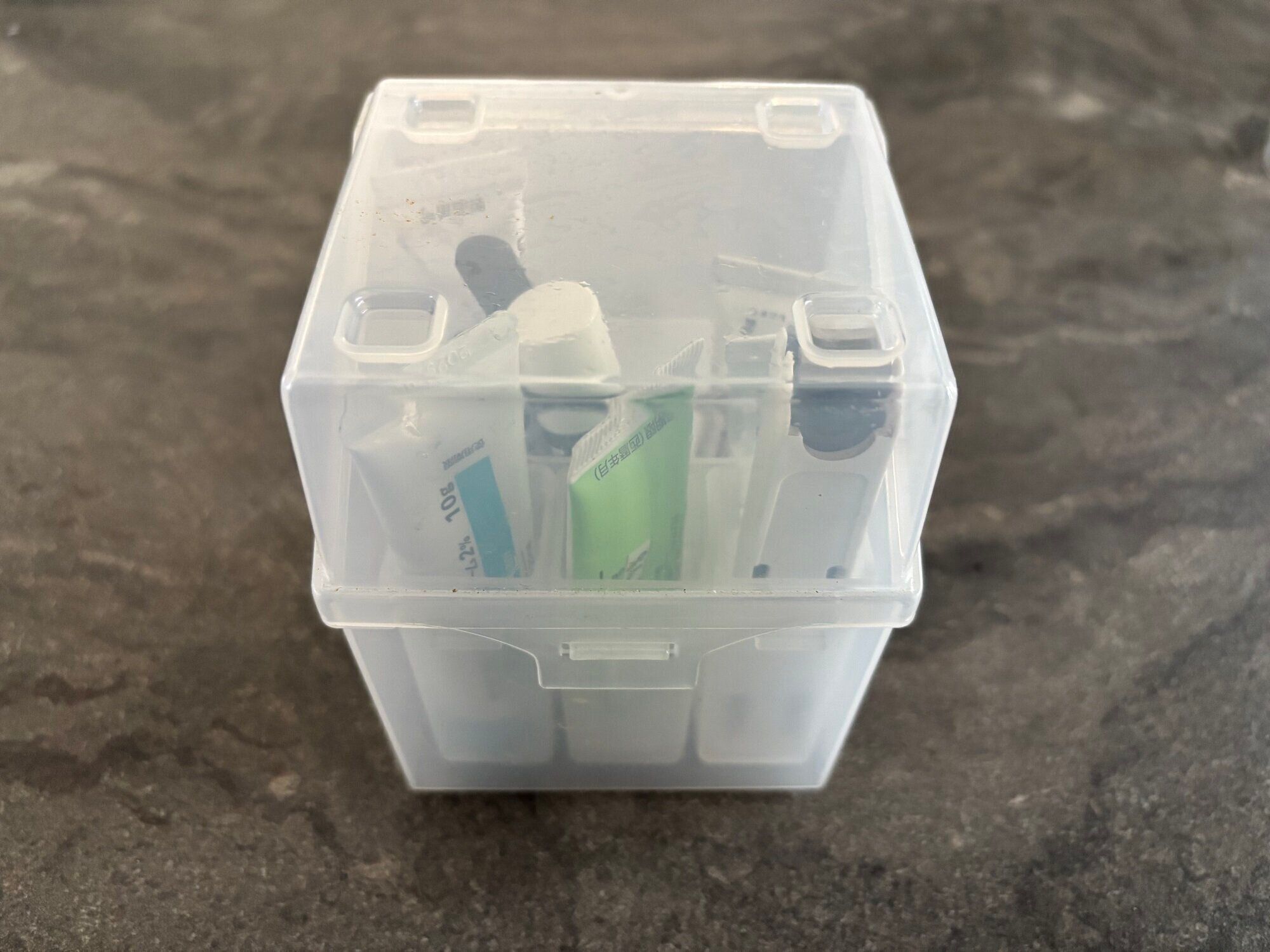 DAISOで見つけた！「あれ、どこいった？」迷子になりやすい軟膏のスッキリ収納が叶う優れモノ