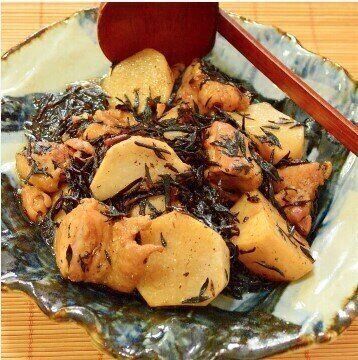 ストウブ鍋で♪鶏肉と里芋とひじきの煮物