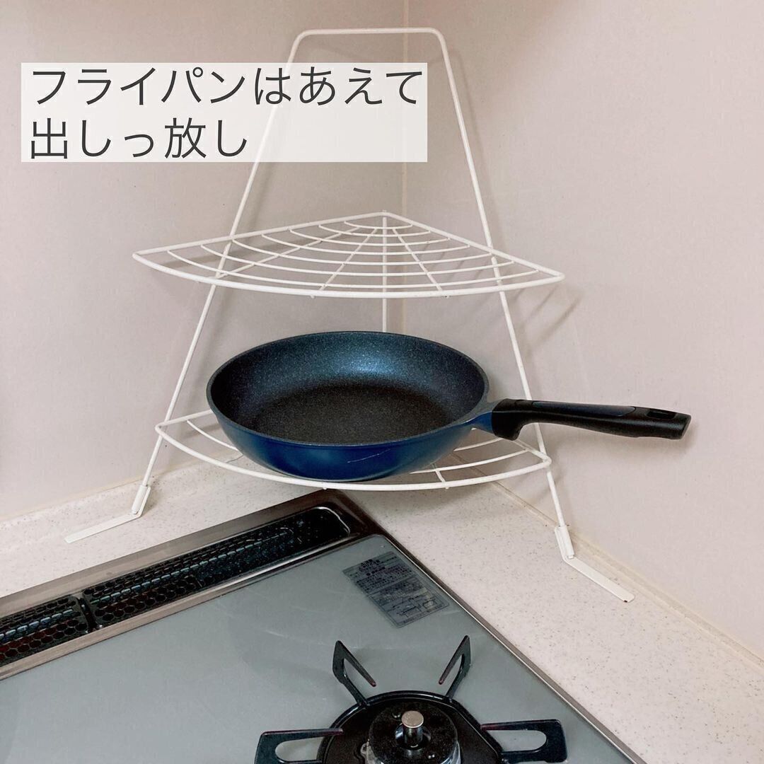 取り出しやすい位置にフライパン収納を設置