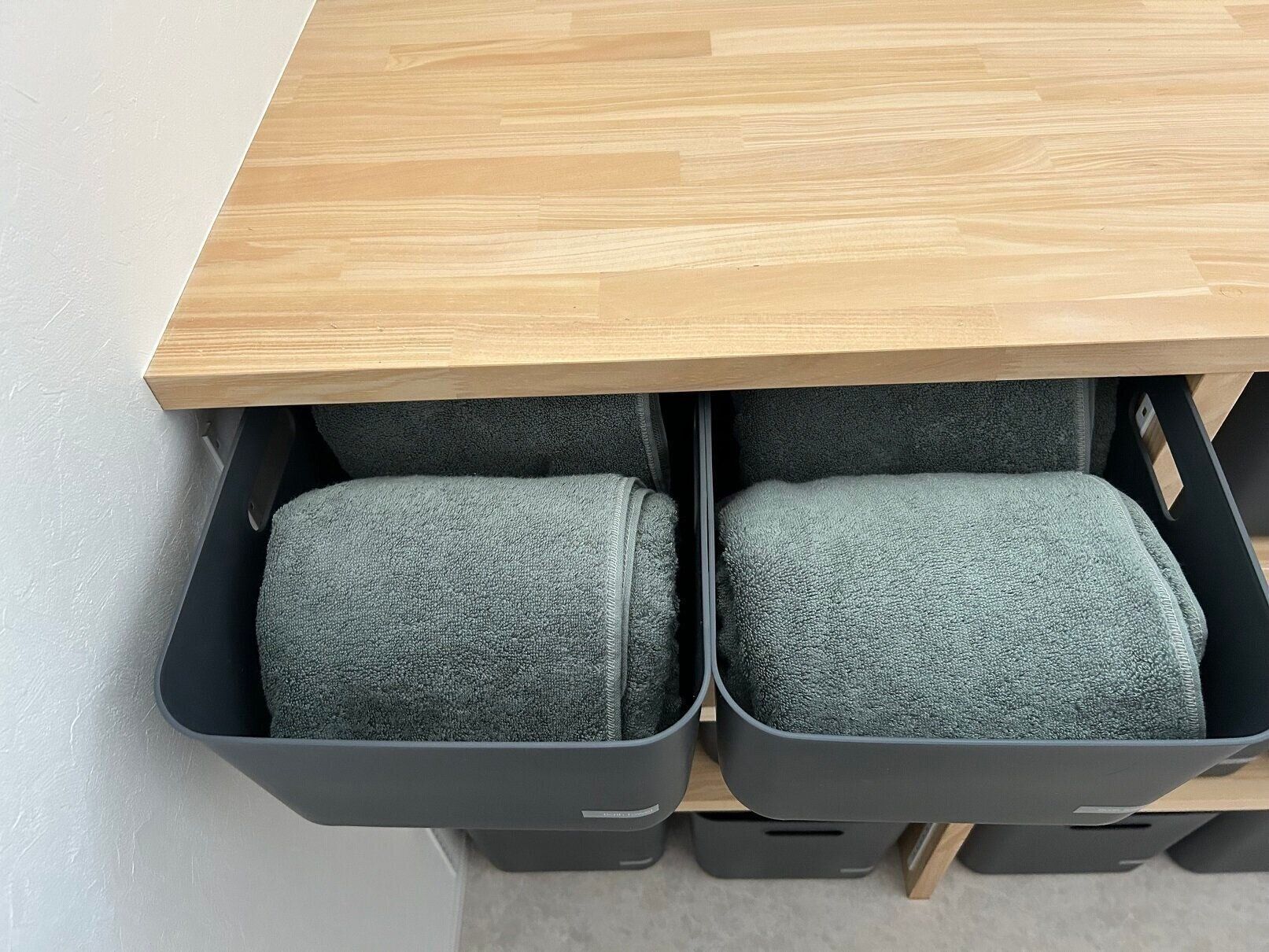 マットなグレーもいい！ダイソーのフタ付きソフトバスケット「R30ボックス」「R35ボックス」シリーズに注目