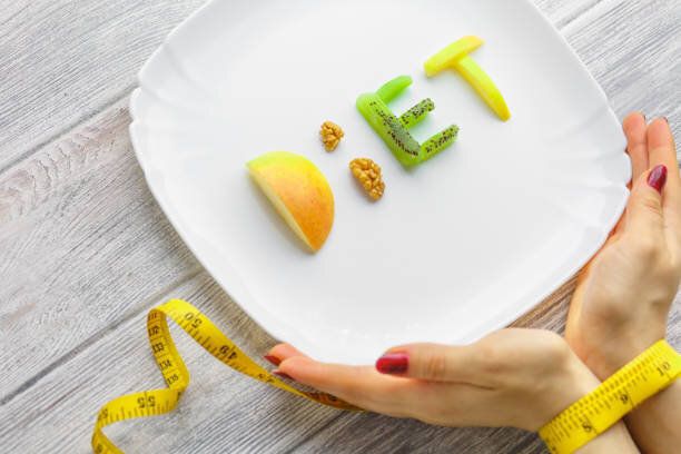 単語ダイエットの皿にフルーツ