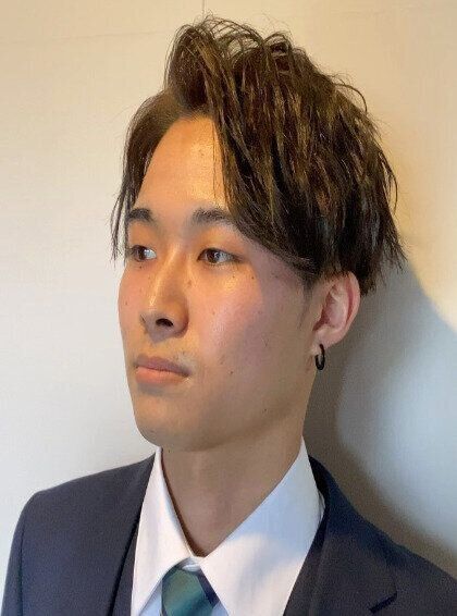 大人の男性におすすめ！旬のアップバングヘア