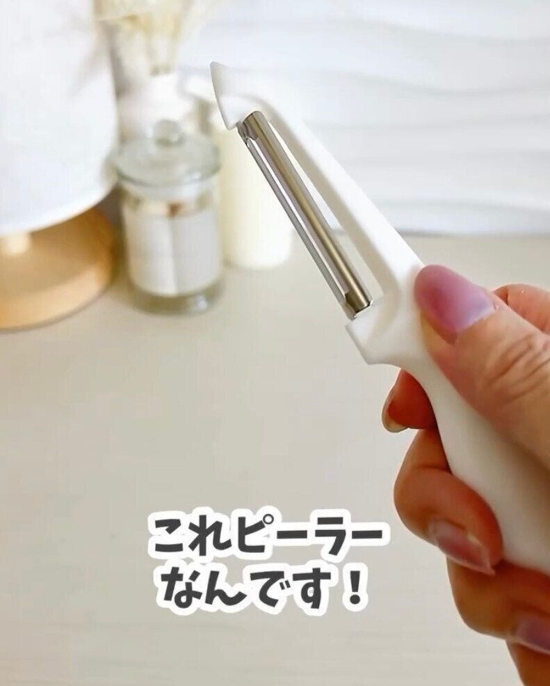 まるで包丁？「たて型ピーラー」