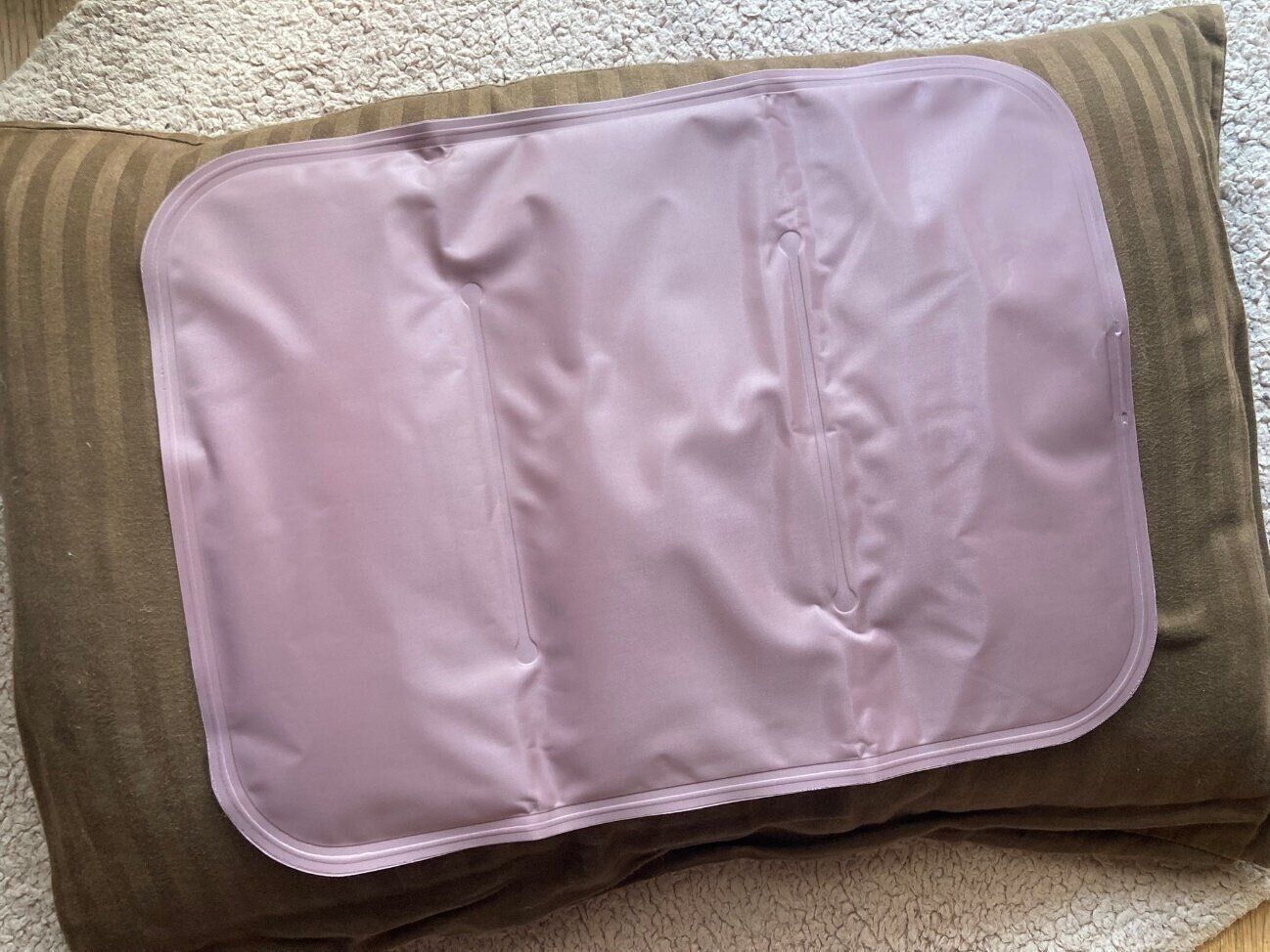 【ダイソー】猛暑の必需品かも！冷やさなくてもひんやり冷たくて気持ちいい「抗菌ジェルマット」