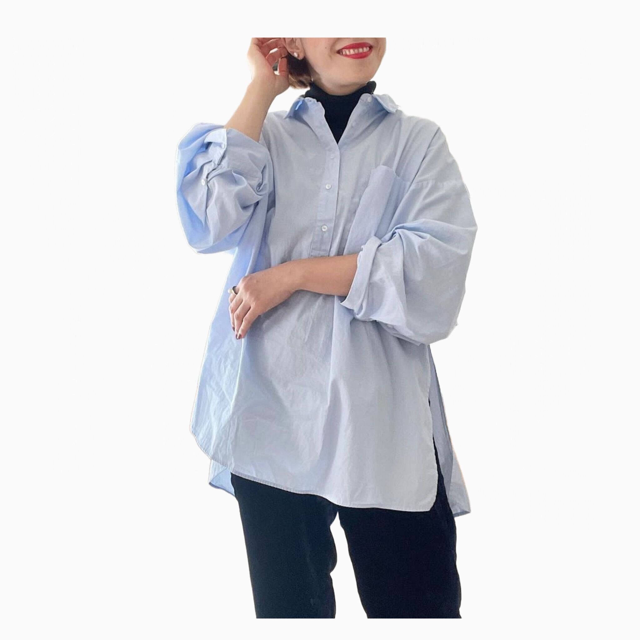 タートルネックインのきれいめシャツコーデ