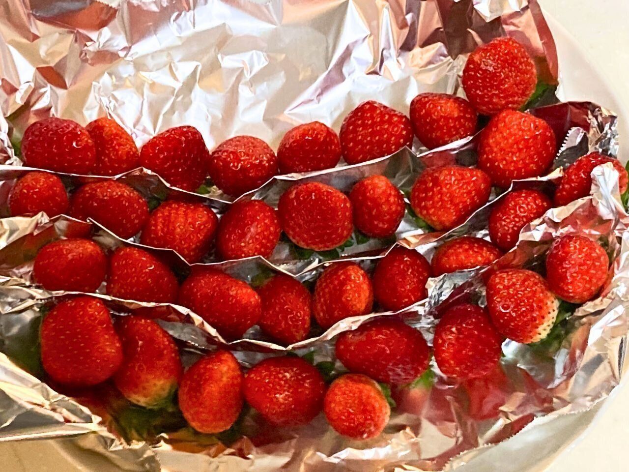 イチゴは立てて保存