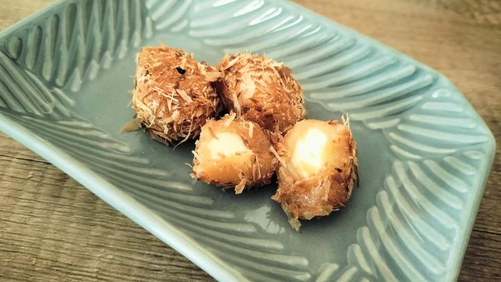 中にはチーズ風味クリーム