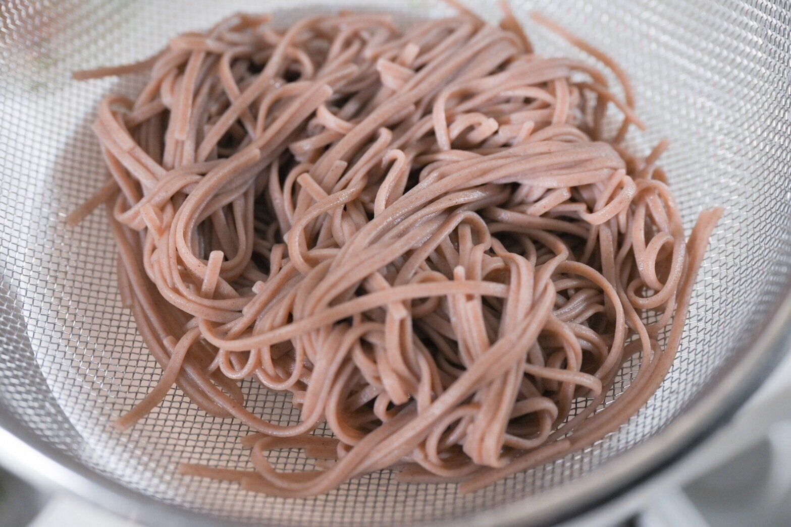 ザルに上げたそば