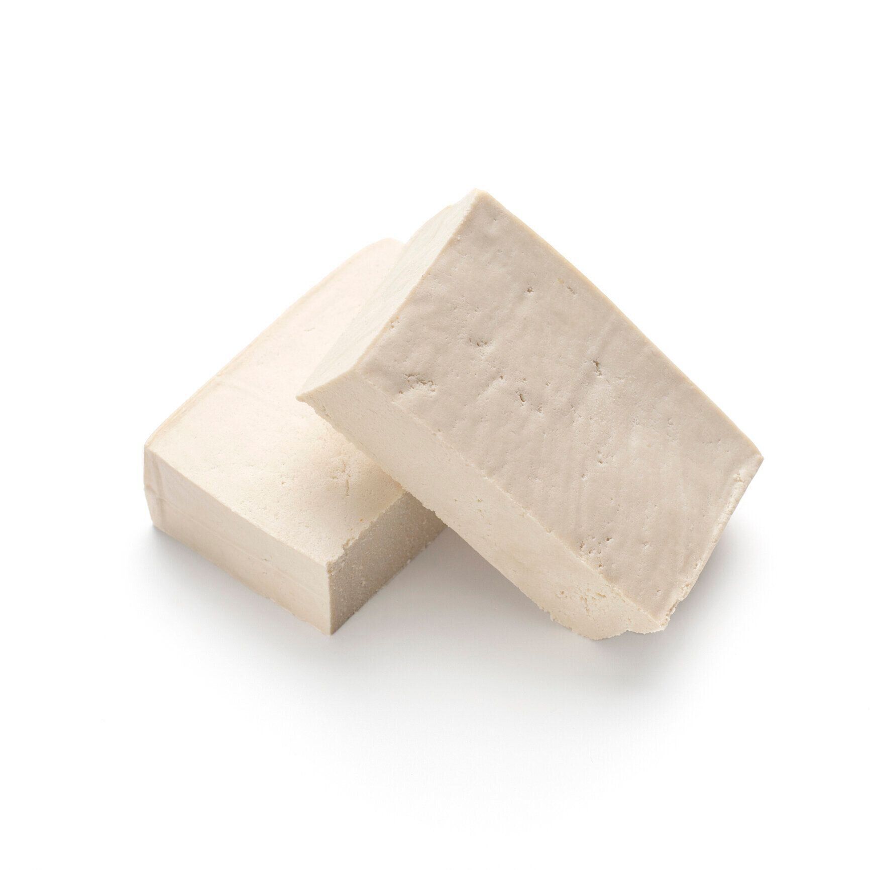 白い背景に隔離された豆腐のブロック