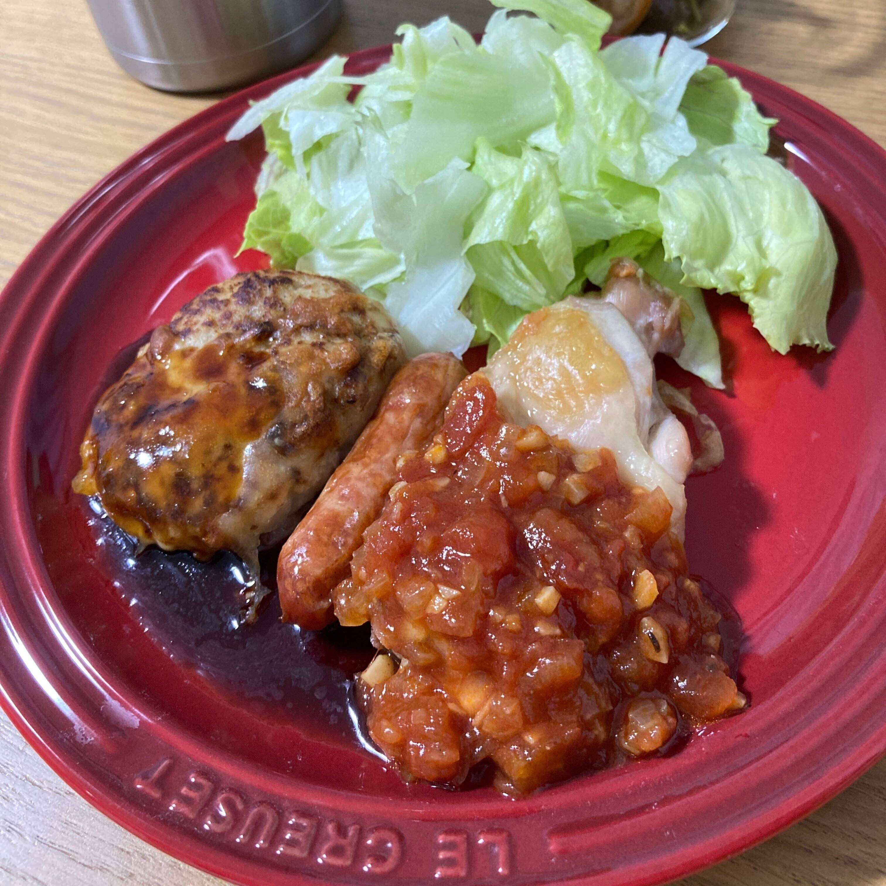 残りのハンバーグと鶏もものオーブン焼きでミックスグリル