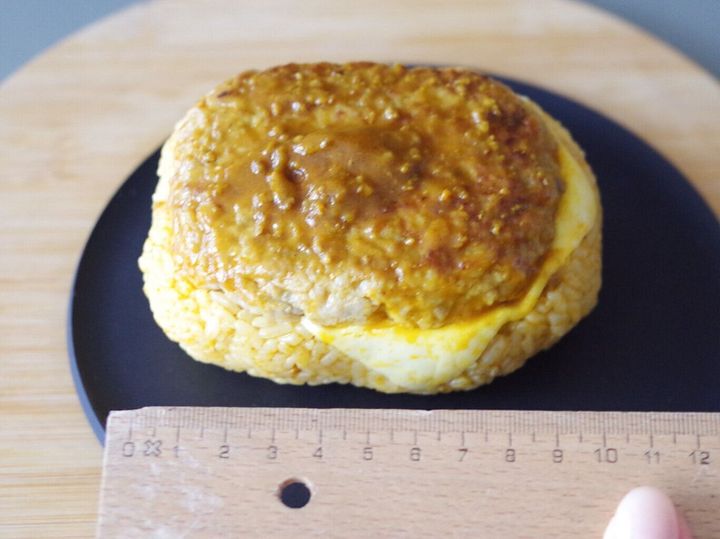 買わずにはいられない!【ロピア】不定期に販売されている“特大おにぎり”が絶品!