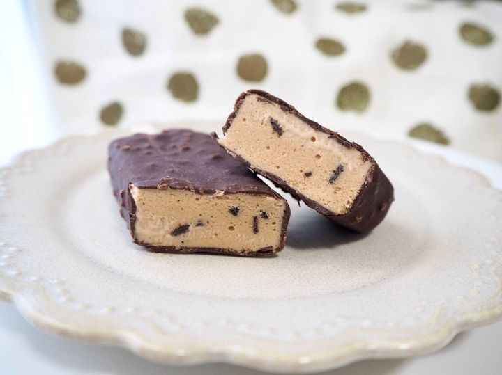 シャトレーゼ「クッキー&クランチバー ビターキャラメル」断面写真