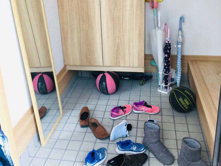 激変 ビフォーアフター 玄関オープン収納はメリットだらけ 散らかる靴がなくなった サンキュ 激変 ビフォーアフター 玄関オープン収納はメリットだらけ 散らかる靴がなくなった サンキュ