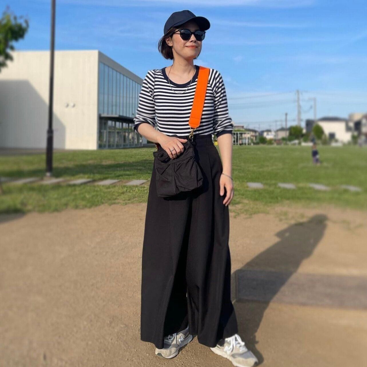 キャップにサングラス