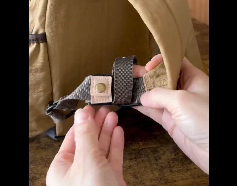 【セリア】めちゃスッキリ！リュックのヒモ固定バンド