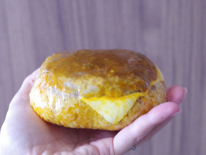 買わずにはいられない!【ロピア】不定期に販売されている“特大おにぎり”が絶品!