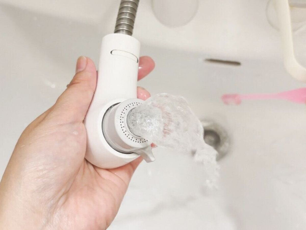 吐水口から水が流れる