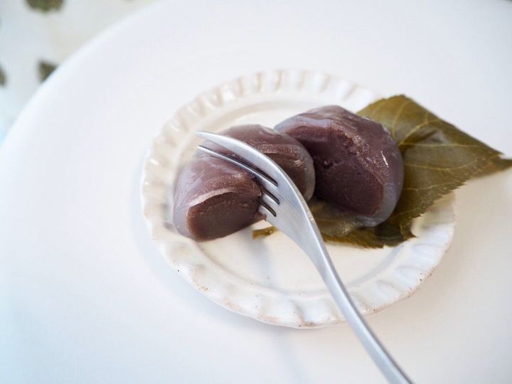 シャトレーゼ「くず桜こし餡」フォークの写真