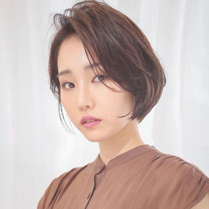 40代女性に似合うふんわりショートヘアスタイル!大人色っぽいかきあげ前髪ショート